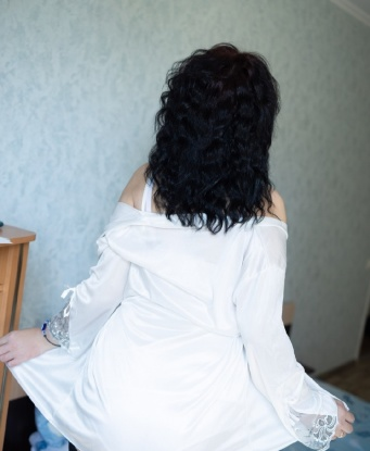 У меня богатый опыт в сфере обслуживания, и я здесь, чтобы принести тебе незабываемое удовольствие. Мои услуги включают классический и эротический массаж, стриптиз, ролевые игры и многое другое. У меня широкий выбор игрушек и костюмов, чтобы удовлетворить все твои фантазии. Я гарантирую полное удовлетворение и конфиденциальность. Посмотри мои фото и прочитай отзывы о моей работе. Жду тебя в Москве для приятной встречи! 😉💋 Вероника